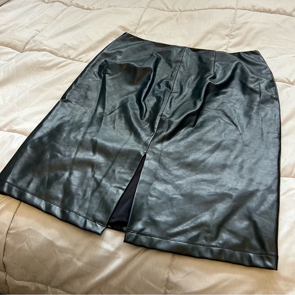 - NWOT Vegan Leather Pencil Skirt XL - Picture 7 of 8